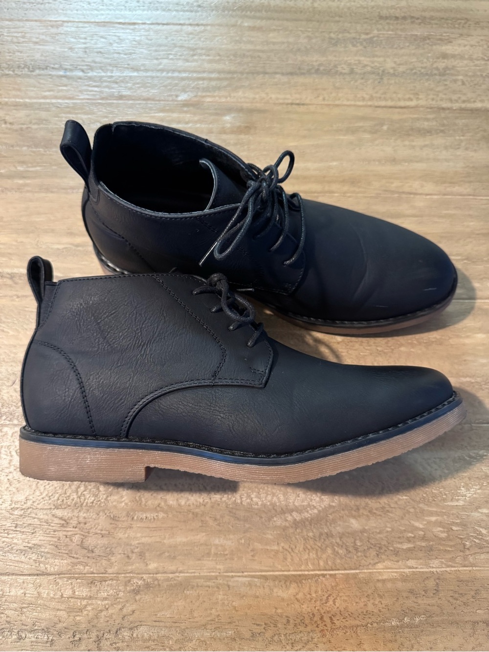 Men's Black Lace-Up Chukka Boots